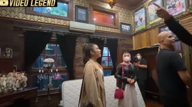 Bekas kamar Maia Estianty di rumah Ahmad Dhani [YouTube/Video Legend]