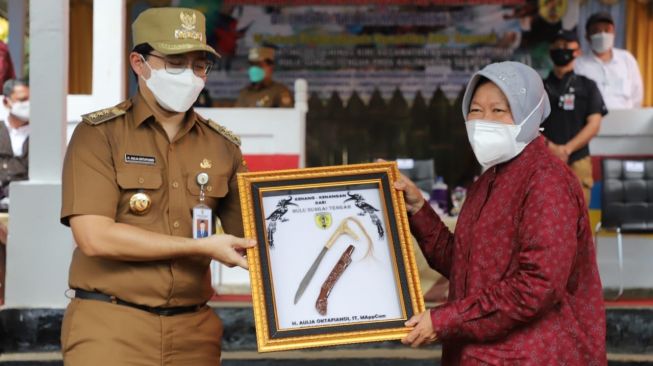 Kunjungi Suku Dayak Meratus, Mensos Pastikan Kesejahteraan Masyarakat Terjamin