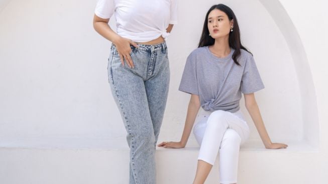 5 Rekomendasi Outfit Jeans Agar Tampilan Makin Stylish