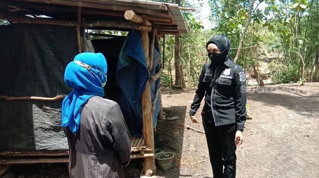 Tinggal Di Kandang Sapi Pasutri Di Gunungkidul Dibantu Bripka Oktaviani Beli Tanah Suara Jogja