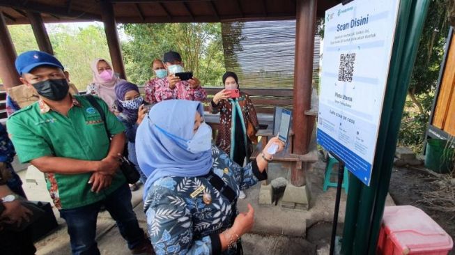 Kunjungi Tebing Breksi, Bupati Sleman Sempat Terkendala Sinyal Saat Scan PeduliLindungi