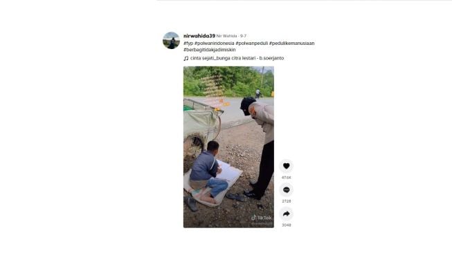 Pemulung rajin belajar ini bikin haru. [TikTok]