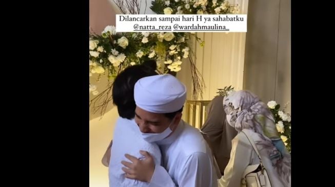 Alvin Faiz bersama Henny Rahman menghadiri acara tasyakuran 7 bulanan Wardah Maulina dan Natta Reza [Instgaram/@alvin_411]