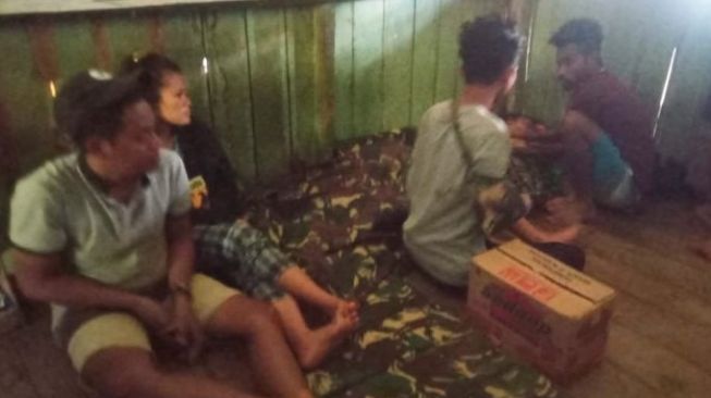 Warga di Distrik Kiwirok mengungsi ke Pos TNI pasca serangan KKB [KabarPapua.co]