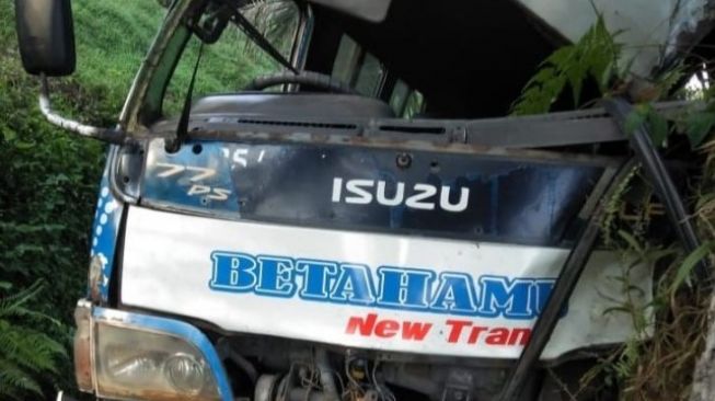 Bus Betahamu Tabrak Pohon Sawit, Warga Siantar Tewas, Ini Identitasnya