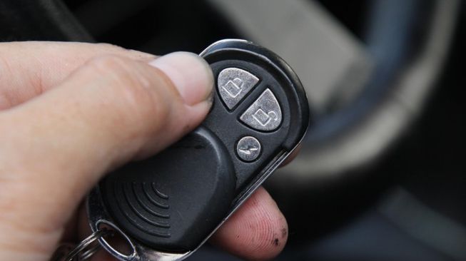 Ketahuan! Kunci otomatis Alphard Tuti ternyata ada di tangan Yoris
