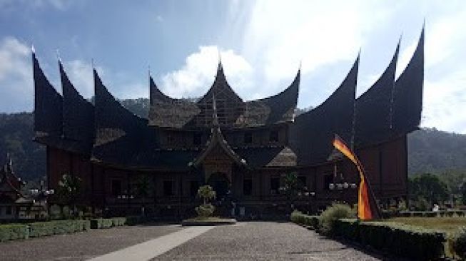 Makna Spiritual Rumah Gadang Museum Istano Basa Pagaruyung