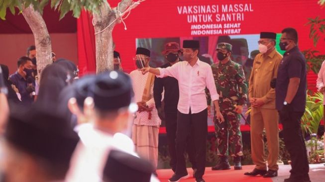 Presiden Jokowi Harapkan Vaksinasi Santri di Ponpes Segera Tuntas
