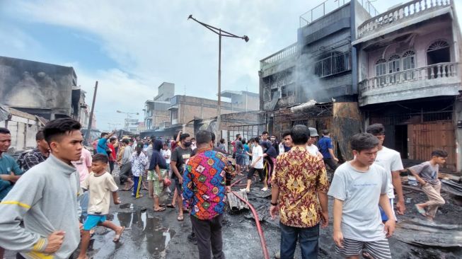 Seratusan Kios Pasar Lama Perbaungan Terbakar