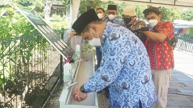 Wali Gubernur Jawa Tengah, Taj Yasin Maimoen menghadiri simulasi pembukaan destinasi wisata Candi Borobudur, Jumat (17/9/2021). [Dok. Humas Pemkab Magelang]