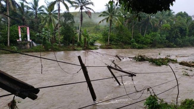 Ramah Terendam Banjir, Ratusan Warga Pulau Buru Mengungsi