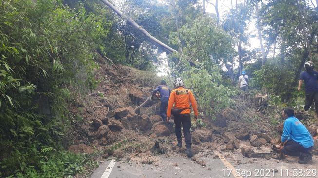 Liku Endikat Pagaralam Longsor, Jalan Lintas ke Lahat Putus Total