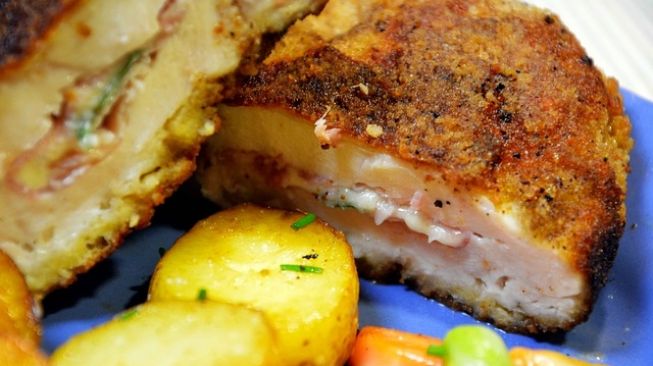 Santap Mewah di Akhir Pekan, Ini Resep Chicken Mozarella Cordon Bleu