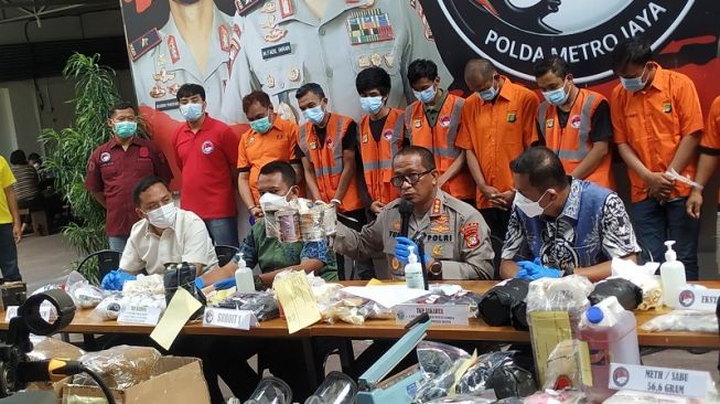 Polisi Ungkap Peredaran 5.052 Butir Ekstasi Dikemas Dalam Kaleng Makanan Anjing