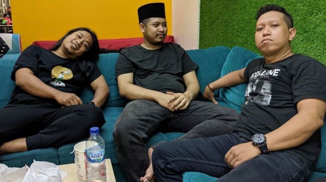 Tretan Muslim dan Praz Teguh (kiri)