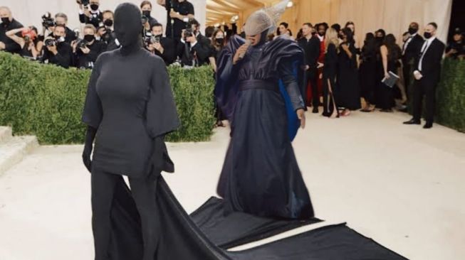 Foto editan Melly Goeslaw di acara Met Gala bareng Kim Kardashian. [Instagram]