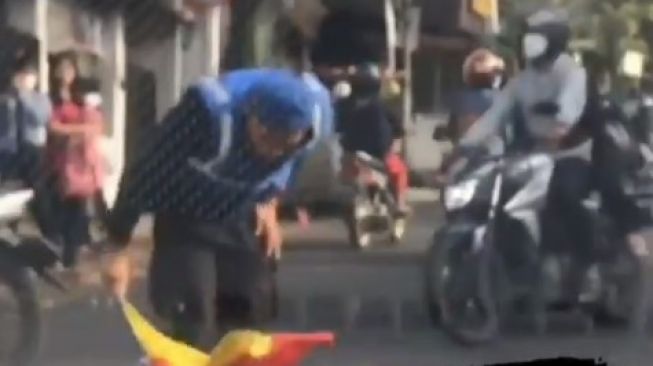 viral supeltas sopan di Malang. [Instagram/@ngalamlop]