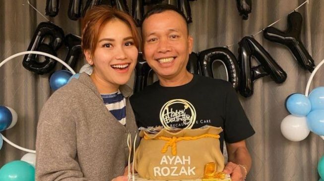 Ayah Rozak juga Lakukan Tanam Benang seperti Ayu Ting Ting, Apa Tujuannya?