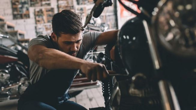 Biar Motor Gak Gampang Rewel, Siapin 4 Biaya Servis Ini Tiap Bulan