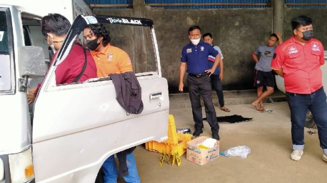 Ratusan Bungkus Rokok di Mobil Box Digasak Maling