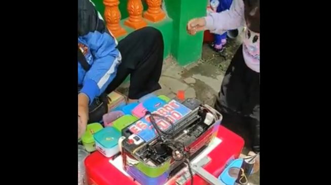 Viral pedagang es jualan pakai robot, netizen: Siap menantang Elon Musk