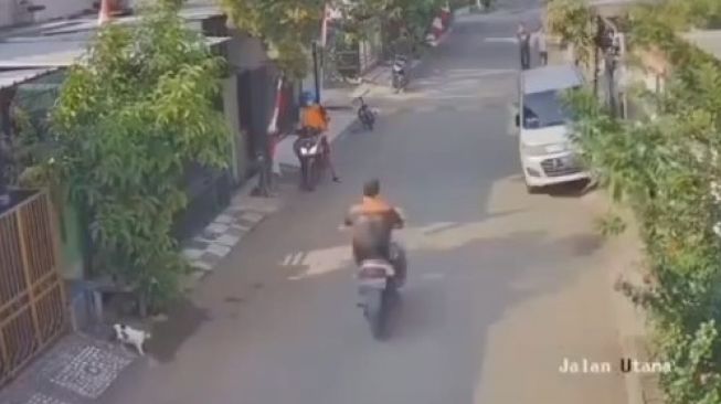 Viral Video Detik-detik Bocah Tertabrak Pemotor, Warganet Berdebat Cari Siapa yang Salah