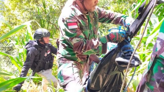 Evakuasi Jenazah Suster Gabriela Meilan, Pasukan TNI Polri Dihujani Tembakan