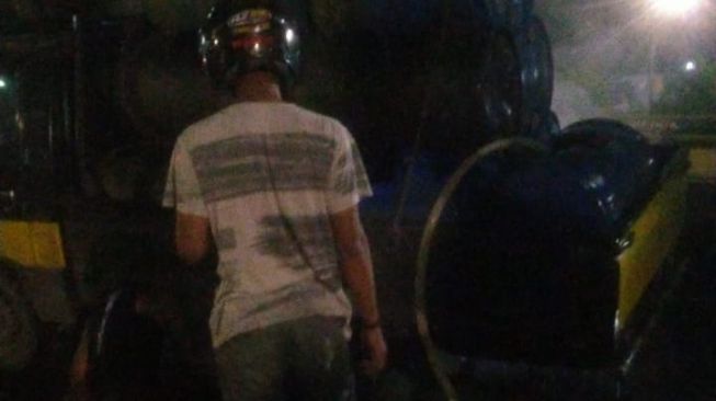 Dini Hari Sebuah Pikap Terbakar di Flyover Banjarmasin