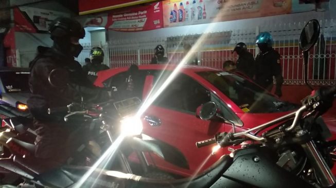 Komunitas Mobil Nongkrong di HZ Bawa Anak Kecil, Ada Miras