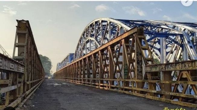 Jembatan tapal batas Karawang-Bekasi (instagram)