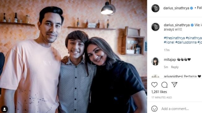 Darius dan Donna Agnesia bersama sang putra (Instagram.com)