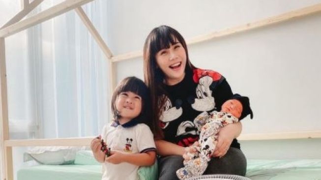 Cherly Juno dan anaknya [Instagram/@cherly7uno]