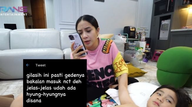 Nagita Slavina dan Rafathar (YouTube.com)