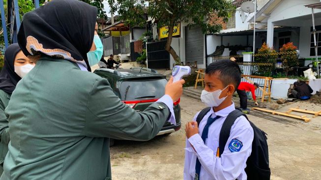 Ratusan Sekolah di Bandung Barat Absen di Hari Pertama PTM