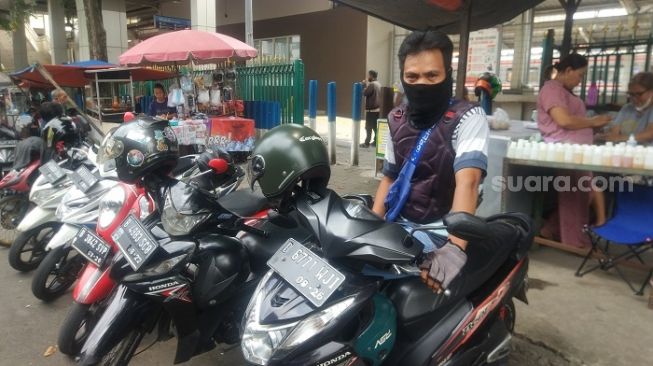 Gara-gara Pandemi, Tukang Ojek Ini Terpaksa Jual Motor hingga Kulkas Buat Hidupi Keluarga