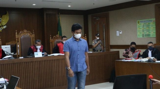 Saksi Agus Susanto dalam sidang untuk terdakwa mantan penyidik KPK Stepanus Robin Pattuju di Pengadilan Tindak Pidana Korupsi (Tipikor) Jakarta, Senin (20/9). Antara/Desca Lidya Natalia