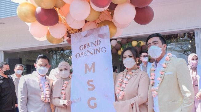 Peresemian cabang ke-13 MS Glow Aesthetic Clinic di Depok, Sabtu (18/9/2021). [Instagram]