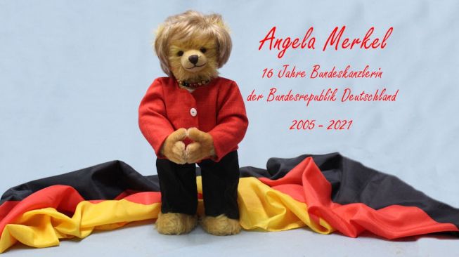 Boneka beruang Angela Merkel. (Facebook/hermann.coburg)