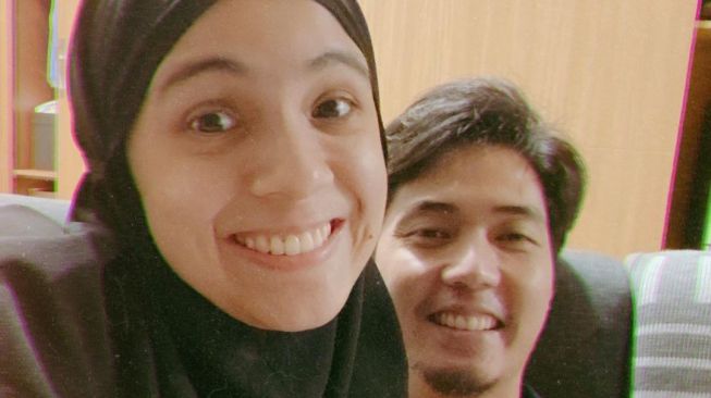 Potret mesra Nycta Gina dan Rizky Kinos. (Instagram/missnyctagina)