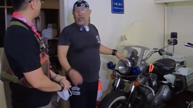 Moge milik Indro Warkop yang cukup langka, Harley-Davidson Road King Police 1996 (Youtube)