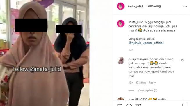 Viral dua perempuan berjilbab mencuri di Alfamart namun berkelit tak sengaja mengambil barang. Bahkan si perempuan itu berkelit jika pencurian itu hal sepele. Ini yang membuat netizen gemas dengan mereka.