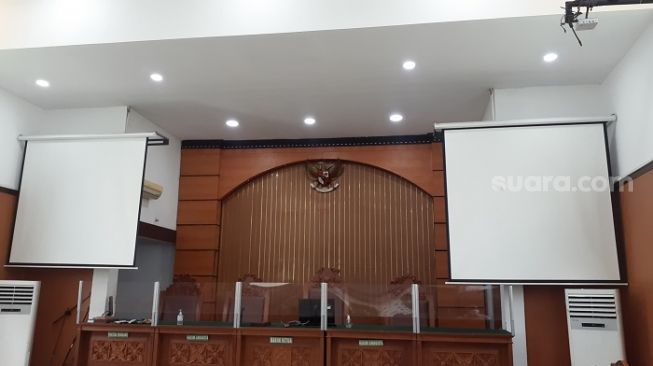 Meja Hakim Masih Kosong, Sidang Gugatan Yahya Waloni ke Polri Ngaret hingga Siang