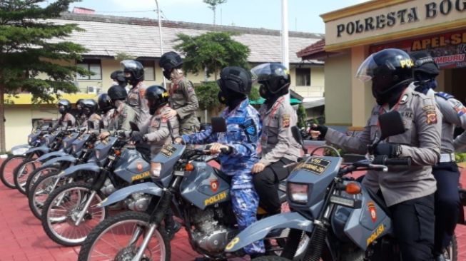 Adem! di Bogor Ada 100 Polisi Cantik Siap Antar Jemput Warga Untuk Vaksinasi Covid-19
