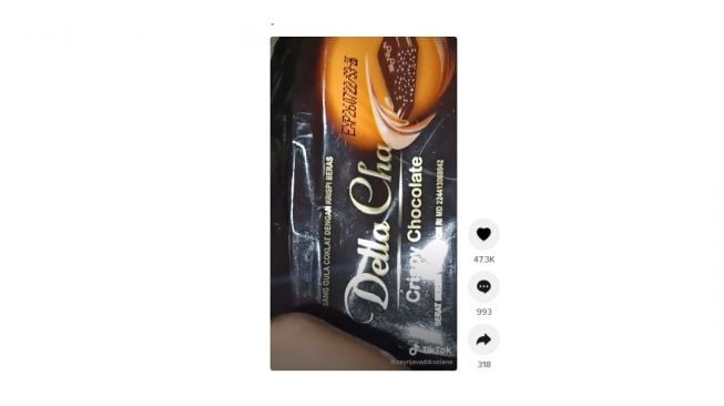 Warganet temukan benda mengerikan di dalam coklat. [TikTok]