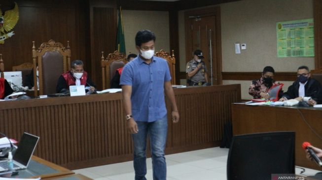 Saksi Sebut Azis Syamsuddin Bapak Asuh Eks Penyidik KPK Stepanus Robin Pattuju