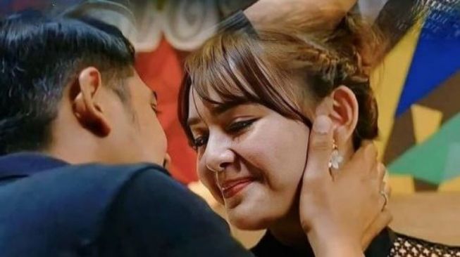Adegan Pelukan Arya Saloka dan Amanda Manopo di Ikatan Cinta Ditiadakan