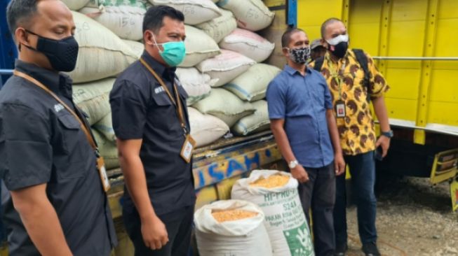 Usai Ketemu Jokowi, Peternak yang Viral Bentangkan Poster di Blitar Dikirimi Jagung 20 Ton