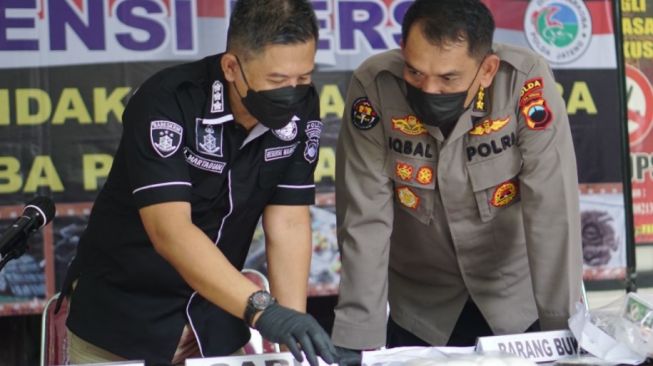 Dalam 5 Hari, Ditresnarkoba Polda Jateng Ungkap Peredaran 900 Gram Sabu