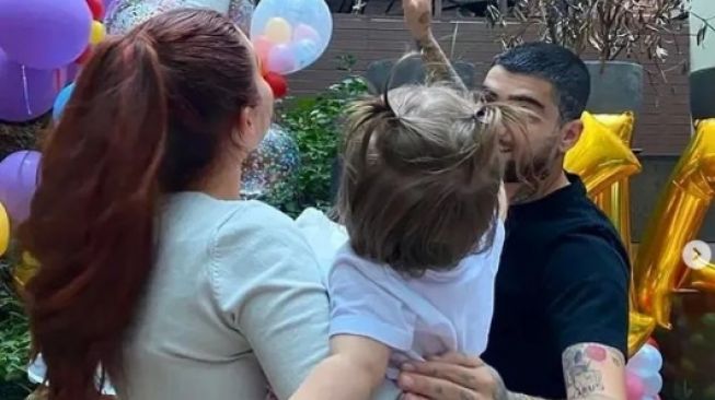 Potret Ulang Tahun Khai Anak Gigi Hadid dan Zayn Malik. [Instagram/bellahadid/zaynmalik1]