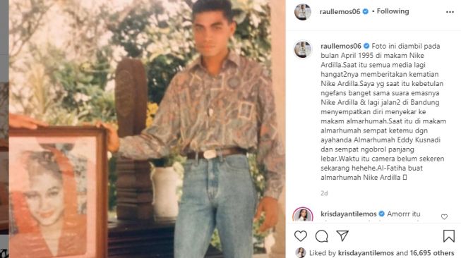 Foto lawas Raul Lemos saat berada di makam Nike Ardila [Instagram/@raullemos06]